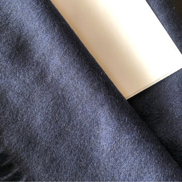 NWOT Saks Fifth Avenue 100 cashmere scarf w fringe navy blue 12x64” - Picture 3 of 6